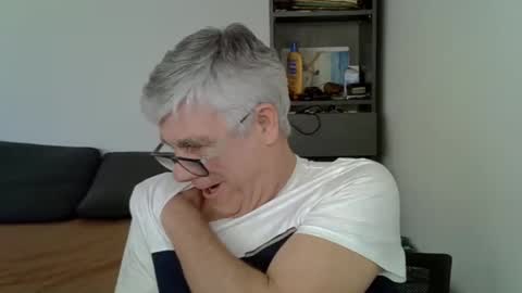 Snapshot of patrick5275 chatting on February 14, 10:38 am patrick5275 online show from February 14, 10:38 am