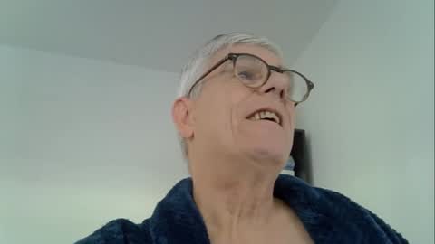Snapshot of patrick5275 chatting on October 15, 8:48 am patrick5275 online show from October 15, 8:48 am