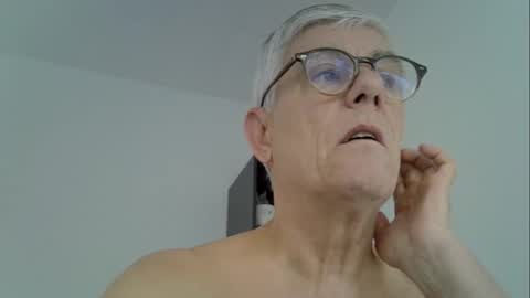 Snapshot of patrick5275 chatting on October 13, 7:10 am patrick5275 online show from October 13, 7:10 am