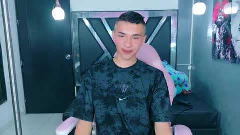 Snapshot of patrick_naughty1 chatting on October 19, 3:00 am Feliphe online show from October 19, 3:00 am