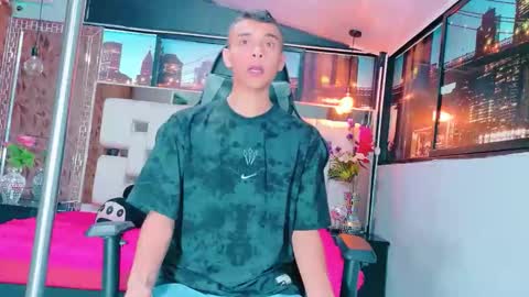 Snapshot of patrick_naughty1 chatting on October 25, 1:33 pm Feliphe online show from October 25, 1:33 pm