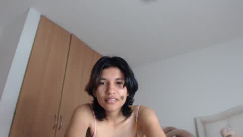 Snapshot of pau_heart chatting on December 11, 10:47 am Paulina        online show from December 11, 10:47 am