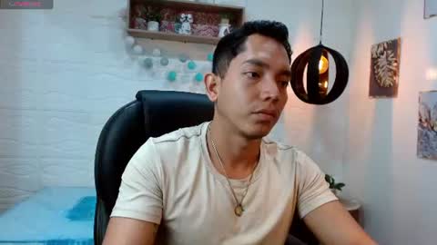 paul_cros online show from June 18, 11:15 am