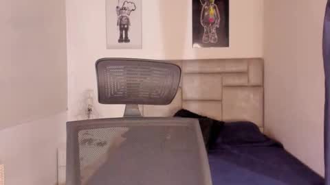 PAUL ROGER online show from January 8, 12:11 pm