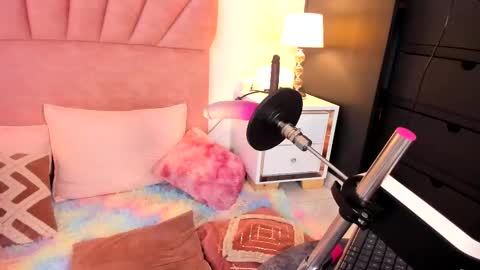 Paula   online show from March 8, 2:04 am