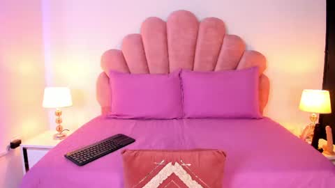 Paula   online show from July 22, 8:55 pm