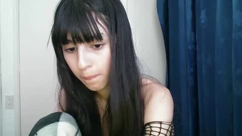 Snapshot of paulainblue chatting on December 19, 9:51 am online show from December 19, 9:51 am