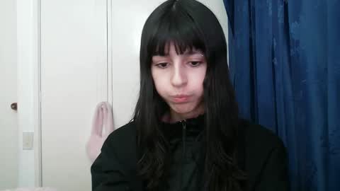 Snapshot of paulainblue chatting on December 4, 12:57 am online show from December 4, 12:57 am