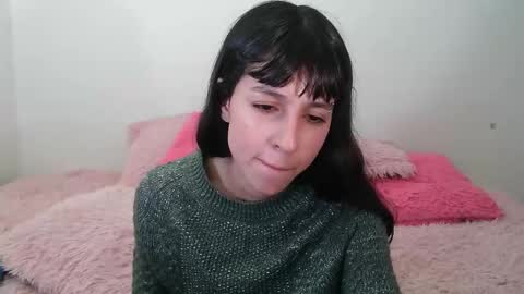 Snapshot of paulainblue chatting on February 11, 5:37 am online show from February 11, 5:37 am