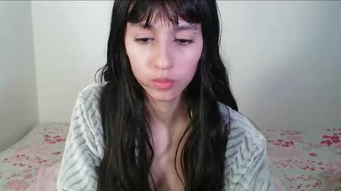 Snapshot of paulainblue chatting on September 16, 7:44 am online show from September 16, 7:44 am