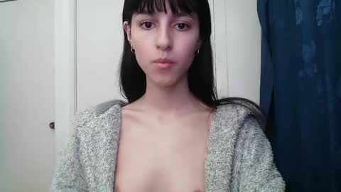 Snapshot of paulainblue chatting on December 7, 1:30 am online show from December 7, 1:30 am