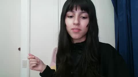 Snapshot of paulainblue chatting on December 4, 4:37 am online show from December 4, 4:37 am