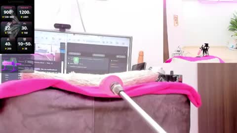 Paulina Davis  online show from April 28, 2:27 am