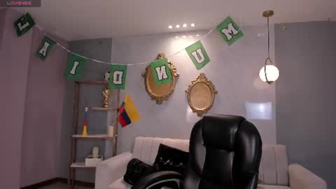 Paulina Santos  online show from June 15, 8:01 pm