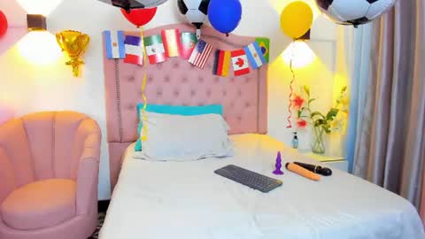 paulinavera online show from June 18, 3:28 pm