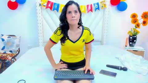paulinavera online show from July 7, 8:02 pm