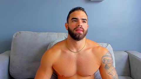 Snapshot of paulphoenix_ chatting on February 26, 8:25 pm Paul Phoenix online show from February 26, 8:25 pm