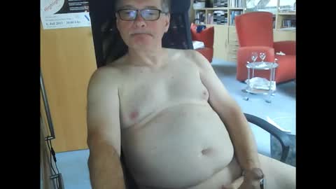 Snapshot of pavlovsdog2006 chatting on October 22, 9:01 am Pavlov aka Peter online show from October 22, 9:01 am