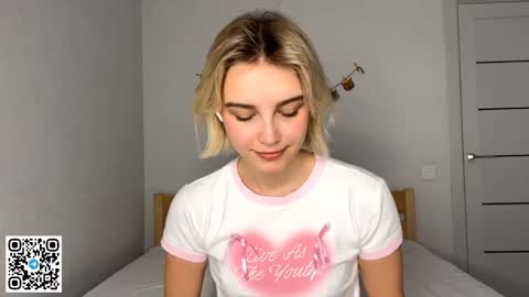 Lola online show from December 4, 3:33 pm