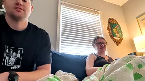 peachespunkins online show from March 29, 8:10 pm