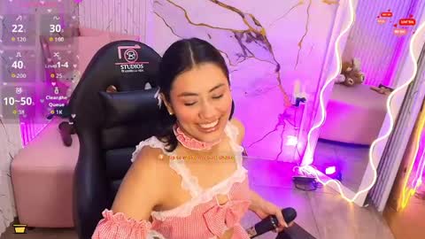 peachy_tay online show from May 1, 12:10 pm