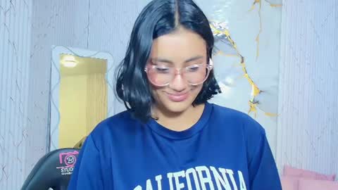peachy_tay online show from July 19, 11:35 am