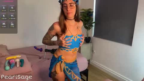 Snapshot of pearl_sage chatting on October 28, 11:28 pm Pearl Sage online show from October 28, 11:28 pm