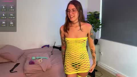 Snapshot of pearl_sage chatting on October 10, 12:49 am Pearl Sage online show from October 10, 12:49 am