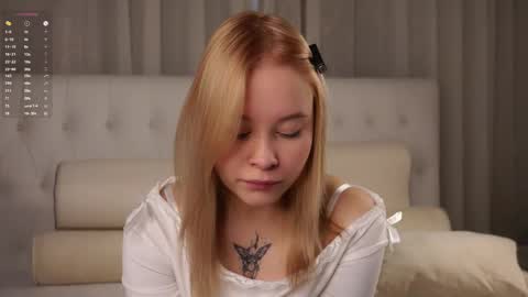 Lily online show from April 30, 1:32 am