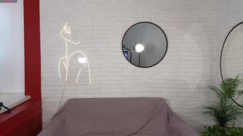 Hi  Im Peneloppa online show from June 15, 2:25 am