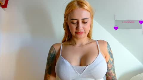 Hi Im Penelope  better vibrations  1111 online show from April 23, 8:44 am