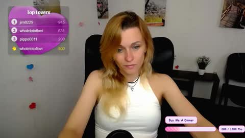 Mia online show from November 9, 10:41 am