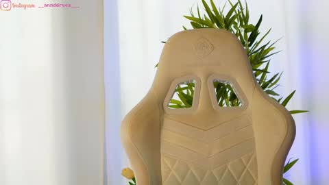 Dee online show from March 7, 9:51 am