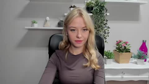 Snapshot of perfectxcindy chatting on February 17, 6:31 am Cindy online show from February 17, 6:31 am