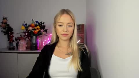 Snapshot of perfectxcindy chatting on October 2, 6:01 am Cindy online show from October 2, 6:01 am