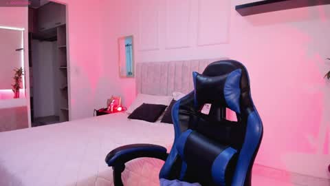 Perla online show from April 22, 4:36 pm