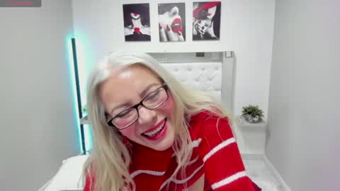 Perla online show from July 1, 12:47 pm