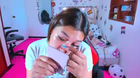 PERLA online show from June 25, 2:19 am