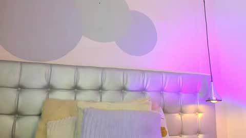 Snapshot of pervert_lizza chatting on February 18, 11:44 am Lizza online show from February 18, 11:44 am