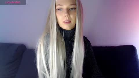 Isabella online show from December 3, 11:33 am