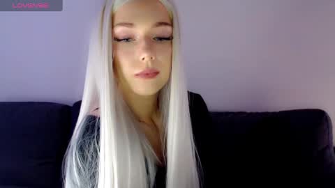 Isabella online show from January 3, 8:10 am