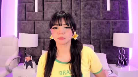 Snapshot of petit_rosseowo chatting on January 13, 10:35 pm Im Rosse but u can call me Rossie or Rosita . online show from January 13, 10:35 pm