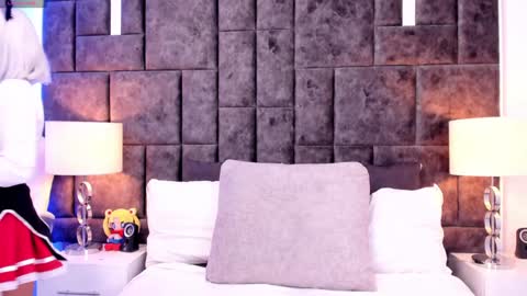 Snapshot of petit_rosseowo chatting on December 10, 7:54 pm Im Rosse but u can call me Rossie or Rosita . online show from December 10, 7:54 pm