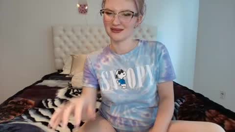 Little cupcake online show from July 7, 5:28 pm