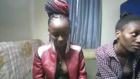 petite_funnie online show from December 1, 5:05 am