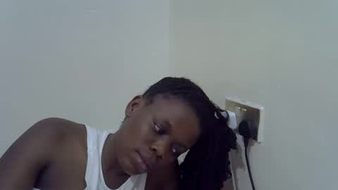 petite_melan online show from November 20, 12:15 pm