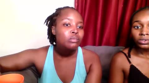 petite_queen001 online show from March 23, 12:10 pm