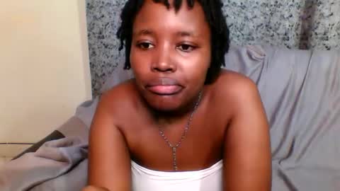 petite_queen001 online show from March 13, 10:40 am