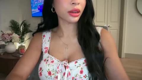 PetitePrincess online show from June 6, 1:33 am