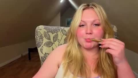 PhatAssBlond online show from May 24, 5:03 am